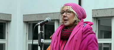 Iris Jänicke fordert bei Kundgebung: Stark machen für die Würde des Menschen