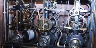 Zeitumstellung bei der Turmuhr der Erl&ouml;serkirche