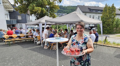 Sch&ouml;ne Stunden im Sommercaf&eacute; LebensFreude