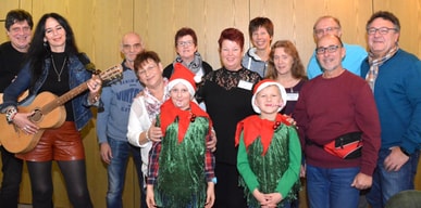 Fröhliche Weihnachtsfeier im Café „Sprungbrett“