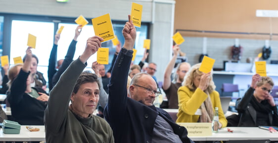 Nach einer mehrstündigen Debatte stimmte der die Synode der neuen Finanzsatzung mit einer deutlichen Mehrheit zu (Foto: Büdenbender)