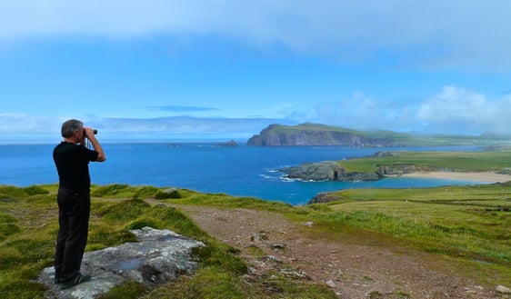 Beide Fahrten führen auch über die berühmte Straße "Ring of Kerry" durch unberührte landschaften mit grandiosen Ausblicken. Foto: pixabay.com