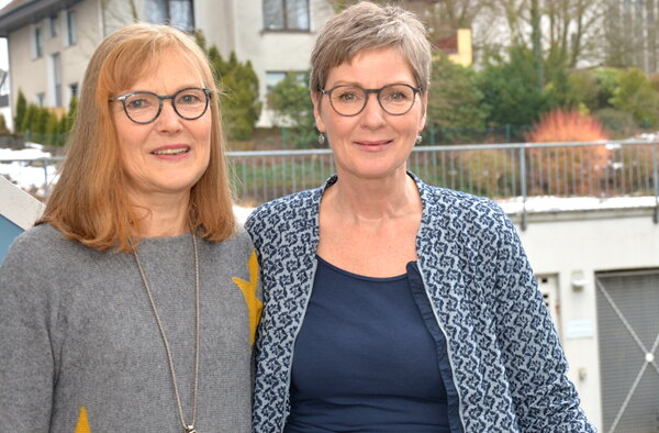 Anita Pfeiffer, Vorsitzende des Fördervereins, und Andrea Bäcker von der Beratungsstelle freuen sich schon auf das Konzert und auf viele Besucher.