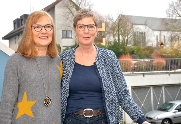 Anita Pfeiffer und Andrea Bäcker freuen sich auf das Konzert am 24. März. Foto: Wolfgang Teipel