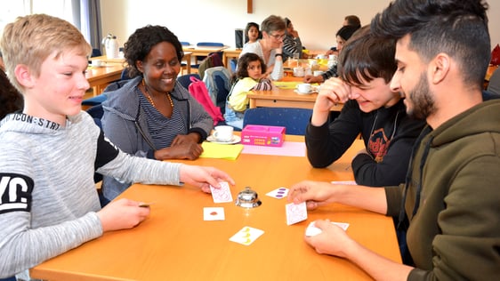 Spielen und Spaß haben - das funktioniert im Sprachcafé. Foto: Wolfgang Teipel