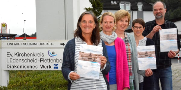 Mitglieder aus dem Team der Freiwilligenzentrale Plettenberg um Heike Schaefer (links) stellte kürzlich die Werbekampagne vor. Foto: Wolfgang Teipel