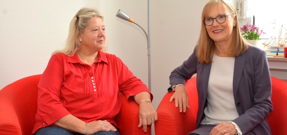 Sonja Middendorf von der Beratungsstelle und Anita Pfeiffer, Vorsitzende des Fördervereins, freuen sich bereits auf das Konzert am 8. Dezember. Foto: Wolfgang Teipel