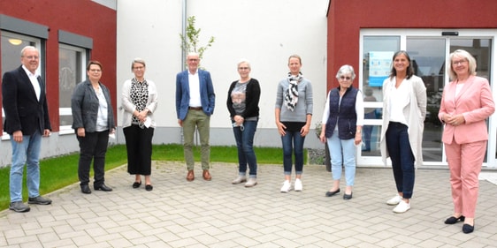 Sie stehen für das Projekt „LebensFreude“: Klaus Majoress, Tatjana Cordt, Melanie Aderhold, Ralf Lohscheller, Heike Kohls, Silke Vieregge, Marianne Schmidt, Heike Schaefer und Iris Jänicke. (Foto: Wolfgang Teipel)