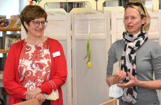 Christiane Frick-Schöttler und Silke Vieregge begrüßten die Besucherinnen und Besucher. Foto: Wolfgang Teipel