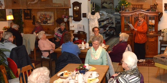 Eine kleine Geschichte zwischendurch oder auch mal ein Gedicht – diese Tradition hat das Café LebensFreude vom Generationencafé übernommen. (Foto: Wolfgang Teipel)