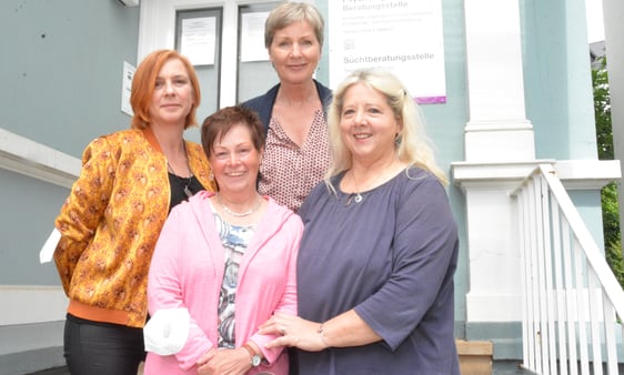 Marie-Rose Kuckhoff (2. von links) mit Monika Triffo, Andrea Bäcker und Sonja Middendorf: Sie komplettiert das Team der Lüdenscheider Suchtberatungsstelle. Foto: Wolfgang Teipel